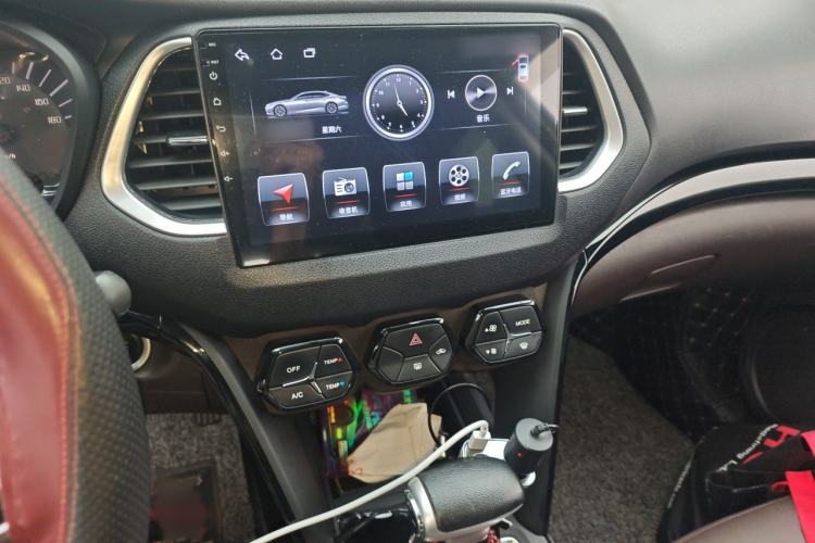 Used GAC Trumpchi GS4 2017 235T Automatic Two-Wheel Drive Elite Edition Audio And AC Panel