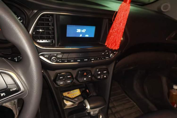 Used GAC Trumpchi GS4 2017 235T Automatic Two-Wheel Drive Elite Edition Audio And AC Panel