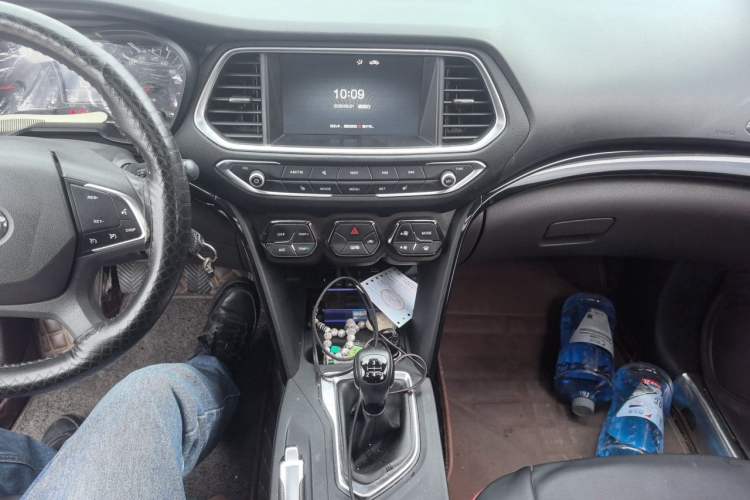 Used GAC Trumpchi GS4 2017 235T Manual Two-Wheel Drive Luxury Edition Audio And AC Panel