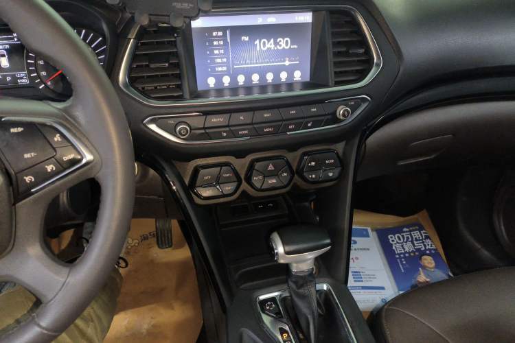 Used GAC Trumpchi GS4 2017 235T Automatic Two-Wheel Drive Luxury Smart Connectivity Version Audio And AC Panel