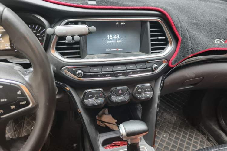 Used GAC Trumpchi GS4 2017 235T Automatic Two-Wheel Drive Luxury Smart Connectivity Version Audio And AC Panel