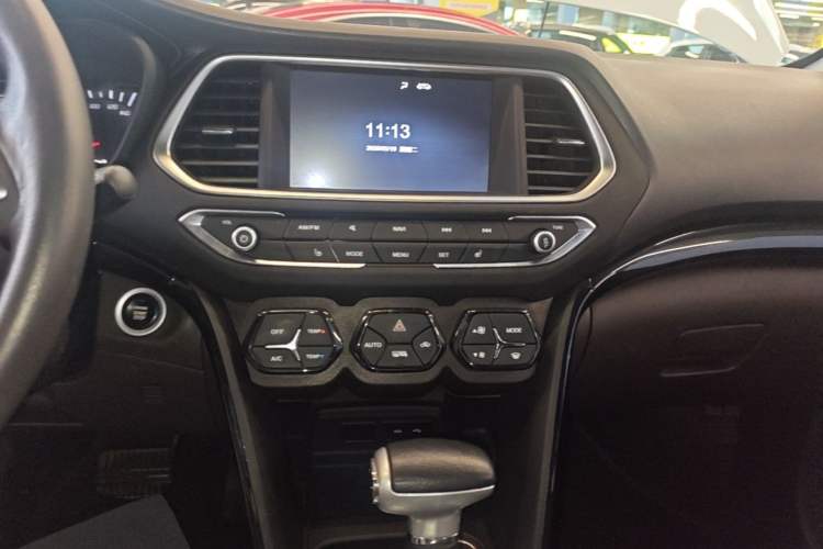 Used GAC Trumpchi GS4 2017 235T Automatic Two-Wheel Drive Luxury Smart Connectivity Version Audio And AC Panel
