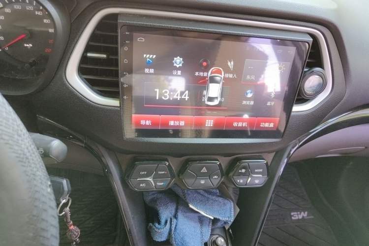 Used GAC Trumpchi GS4 2017 200T Manual Two-Wheel Drive Elite Edition Audio And AC Panel
