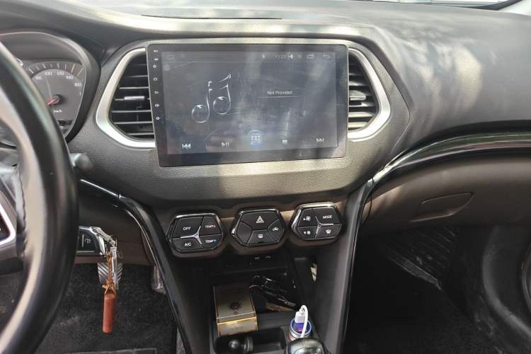 Used GAC Trumpchi GS4 2017 200T Manual Two-Wheel Drive Elite Edition Audio And AC Panel