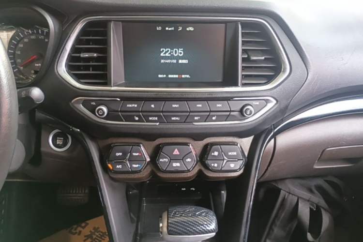 Used GAC Trumpchi GS4 2017 235T Automatic Two-Wheel Drive Luxury Smart Connectivity Version Audio And AC Panel