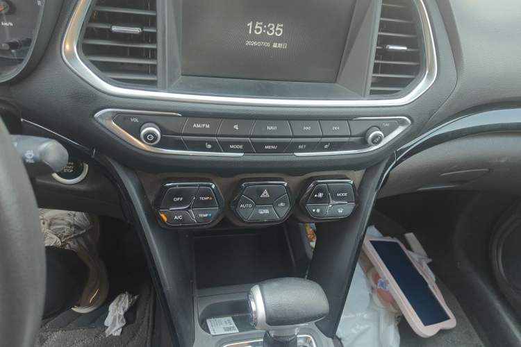 Used GAC Trumpchi GS4 2017 235T Automatic Two-Wheel Drive Luxury Smart Connectivity Version Audio And AC Panel