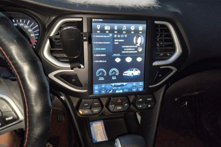 Used GAC Trumpchi GS4 2017 235T Automatic Two-Wheel Drive Luxury Smart Connectivity Version Audio And AC Panel