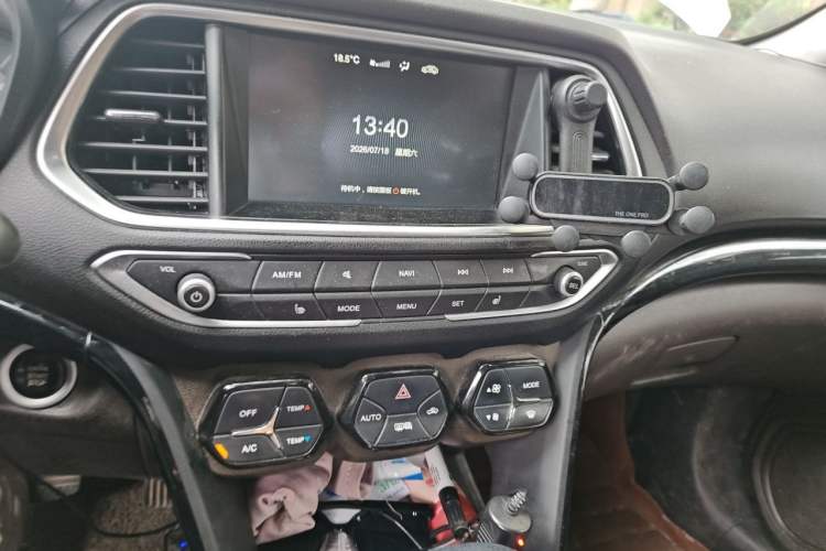 Used GAC Trumpchi GS4 2017 235T Automatic Two-Wheel Drive Luxury Smart Connectivity Version Audio And AC Panel