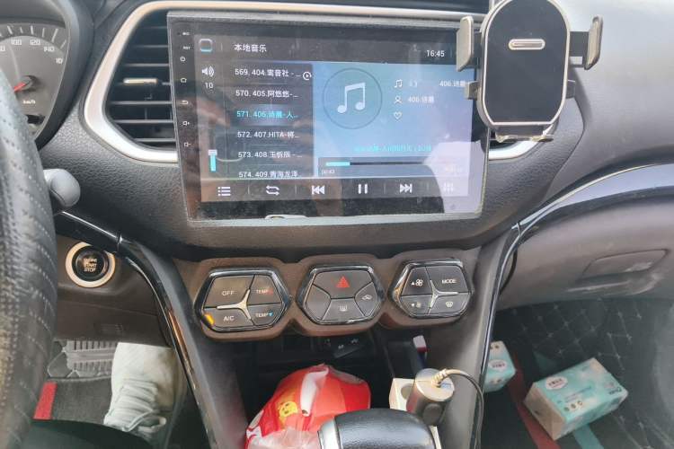 Used GAC Trumpchi GS4 2017 235T G-DCT Two-Wheel Drive Elite Edition Audio And AC Panel
