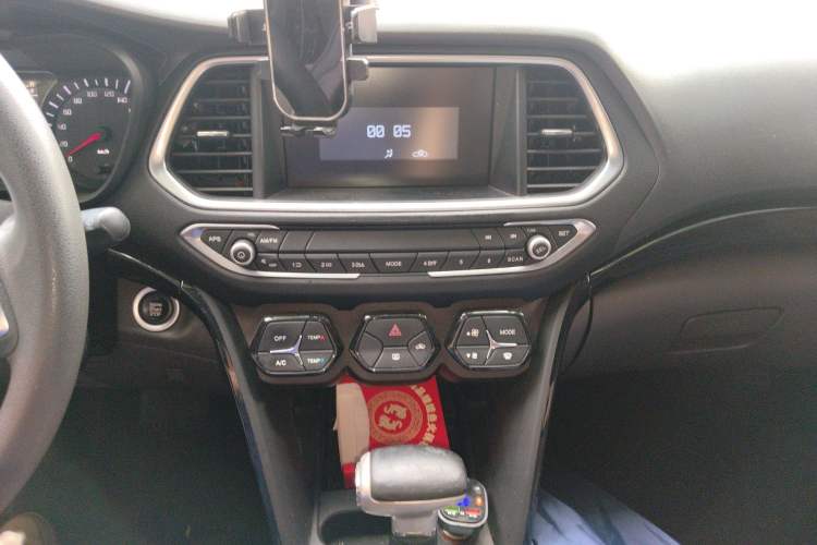 Used GAC Trumpchi GS4 2017 235T Automatic Two-Wheel Drive Elite Edition Audio And AC Panel