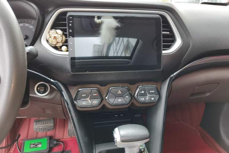 Used GAC Trumpchi GS4 2017 235T Automatic Two-Wheel Drive Elite Edition Audio And AC Panel