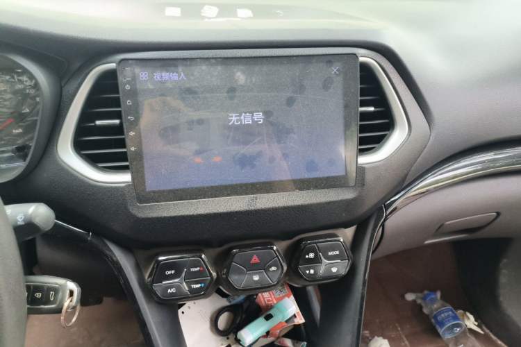 Used GAC Trumpchi GS4 2017 200T Manual Two-Wheel Drive Elite Edition Audio And AC Panel