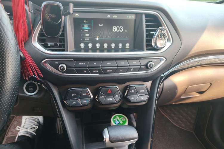 Used GAC Trumpchi GS4 2017 235T Automatic Two-Wheel Drive Luxury Smart Connectivity Version Audio And AC Panel