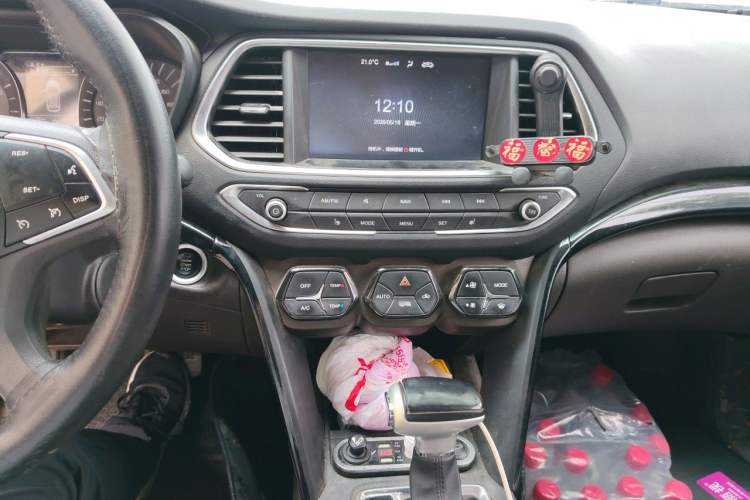 Used GAC Trumpchi GS4 2017 235T Automatic Two-Wheel Drive Luxury Smart Connectivity Version Audio And AC Panel