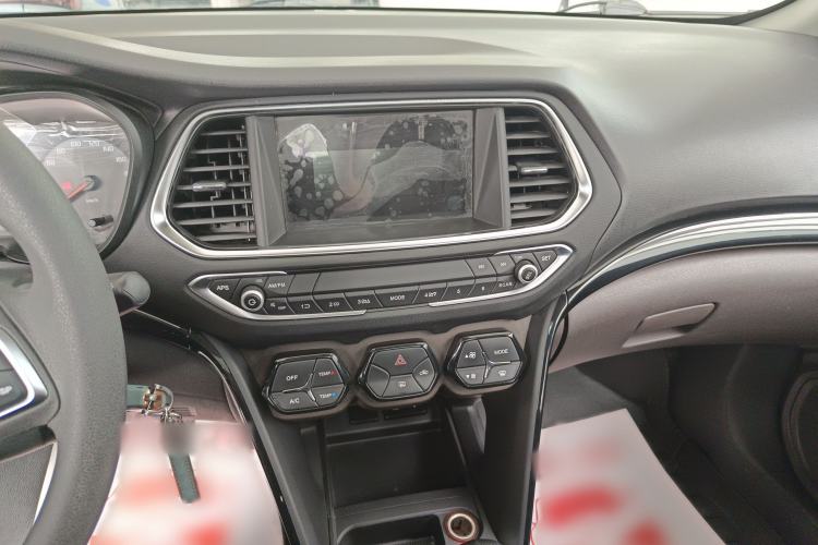 Used GAC Trumpchi GS4 2017 200T Manual Two-Wheel Drive Elite Edition Audio And AC Panel