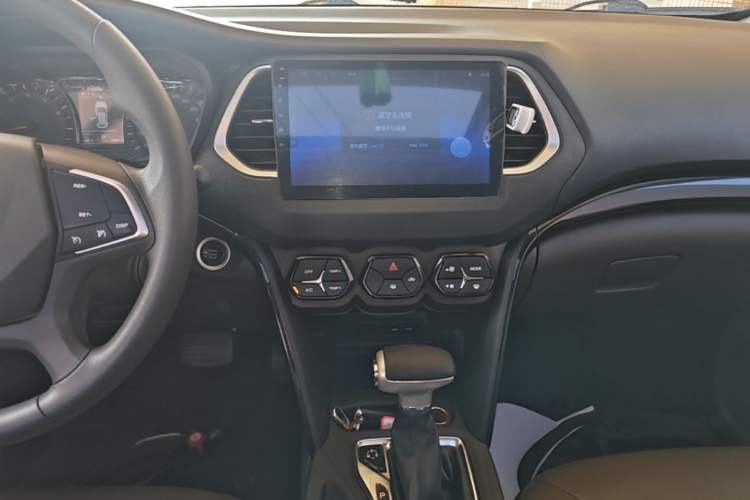 Used GAC Trumpchi GS4 2017 235T Automatic Two-Wheel Drive Elite Edition Audio And AC Panel