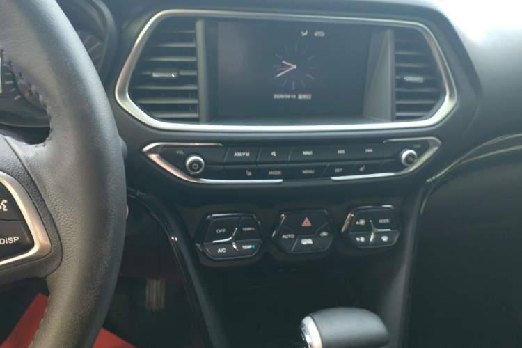 Used GAC Trumpchi GS4 2017 235T Automatic Two-Wheel Drive Luxury Smart Connectivity Version Audio And AC Panel