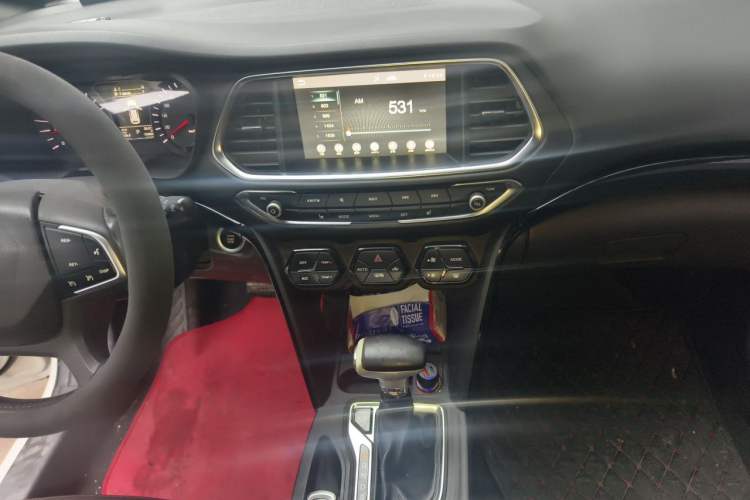 Used GAC Trumpchi GS4 2017 235T Automatic Two-Wheel Drive Luxury Smart Connectivity Version Audio And AC Panel