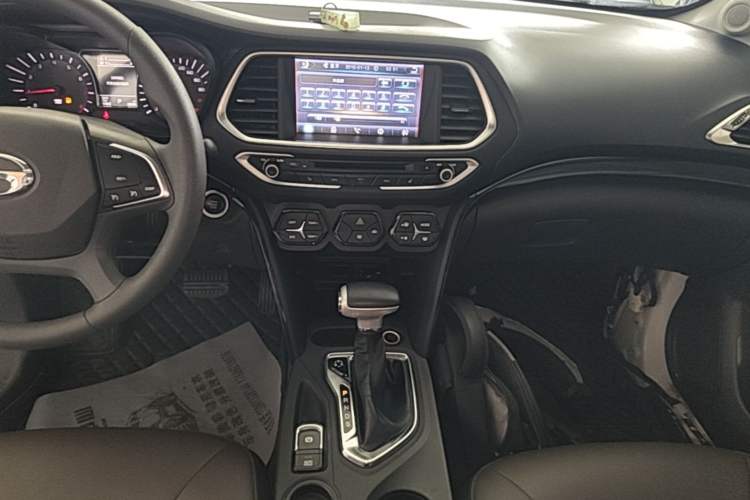 Used GAC Trumpchi GS4 2017 235T Automatic Two-Wheel Drive Elite Edition Audio And AC Panel