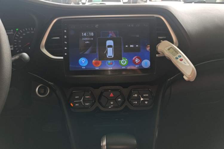Used GAC Trumpchi GS4 2017 235T G-DCT Two-Wheel Drive Elite Edition Audio And AC Panel