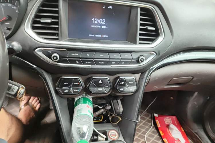 Used GAC Trumpchi GS4 2017 235T Manual Two-Wheel Drive Luxury Edition Audio And AC Panel