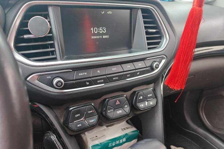 Used GAC Trumpchi GS4 2017 235T Automatic Two-Wheel Drive Luxury Smart Connectivity Version Audio And AC Panel
