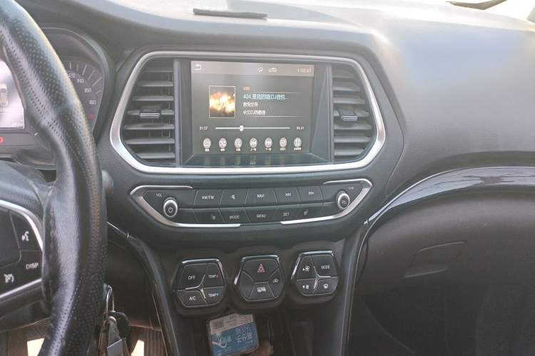 Used GAC Trumpchi GS4 2017 235T Manual Two-Wheel Drive Luxury Edition Audio And AC Panel