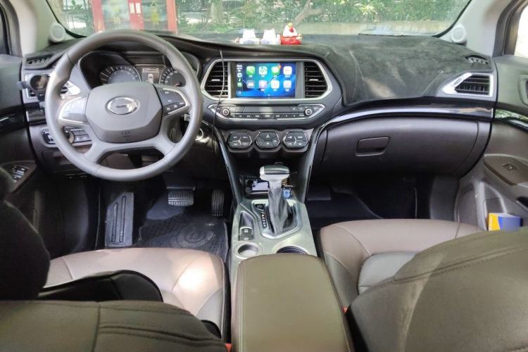 Used GAC Trumpchi GS4 2017 235T G-DCT Two-Wheel Drive Elite Edition Center Console