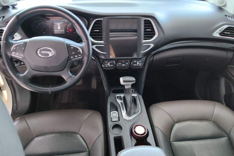 Used GAC Trumpchi GS4 2017 235T Automatic Two-Wheel Drive Luxury Smart Connectivity Version Center Console