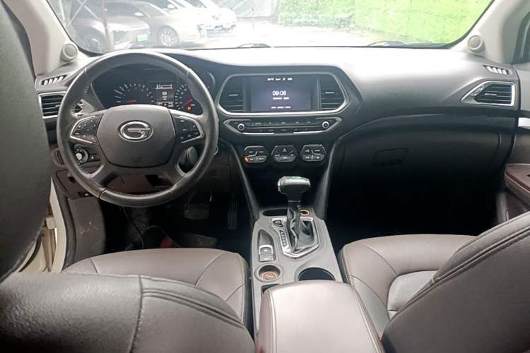Used GAC Trumpchi GS4 2017 235T Automatic Two-Wheel Drive Luxury Smart Connectivity Version Center Console