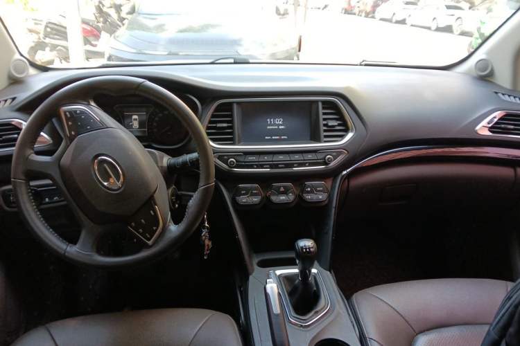 Used GAC Trumpchi GS4 2017 235T Manual Two-Wheel Drive Luxury Edition Center Console