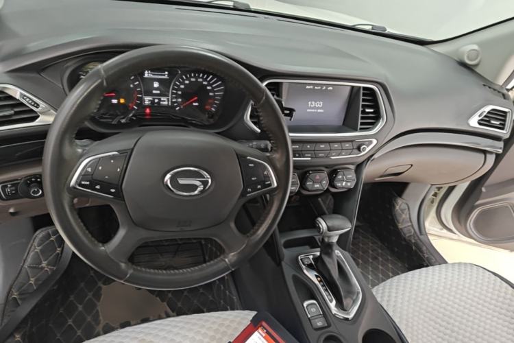 Used GAC Trumpchi GS4 2017 235T Automatic Two-Wheel Drive Luxury Smart Connectivity Version Center Console