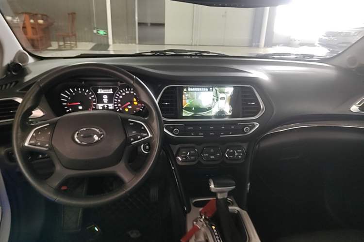 Used GAC Trumpchi GS4 2017 235T Automatic Two-Wheel Drive Luxury Smart Connectivity Version Center Console