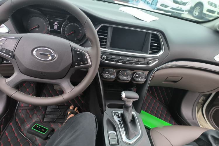 Used GAC Trumpchi GS4 2017 235T Automatic Two-Wheel Drive Luxury Smart Connectivity Version Center Console