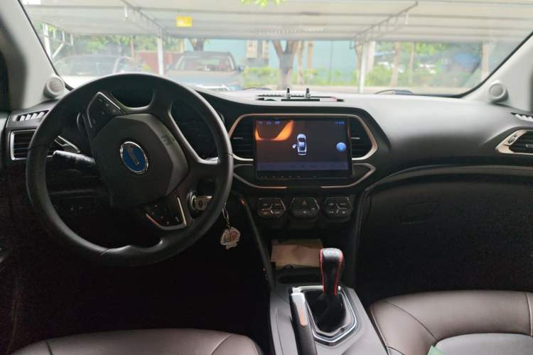 Used GAC Trumpchi GS4 2017 200T Manual Two-Wheel Drive Elite Edition Center Console