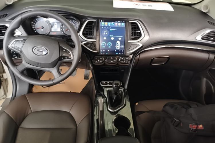 Used GAC Trumpchi GS4 2017 235T Manual Two-Wheel Drive Luxury Edition Center Console
