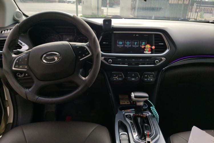 Used GAC Trumpchi GS4 2017 235T Automatic Two-Wheel Drive Luxury Smart Connectivity Version Center Console