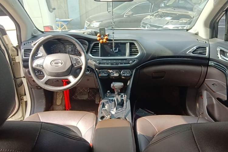Used GAC Trumpchi GS4 2017 235T Automatic Two-Wheel Drive Luxury Smart Connectivity Version Center Console
