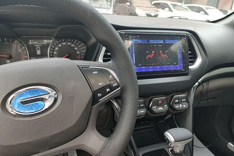 Used GAC Trumpchi GS4 2017 235T Automatic Two-Wheel Drive Luxury Smart Connectivity Version Center Console