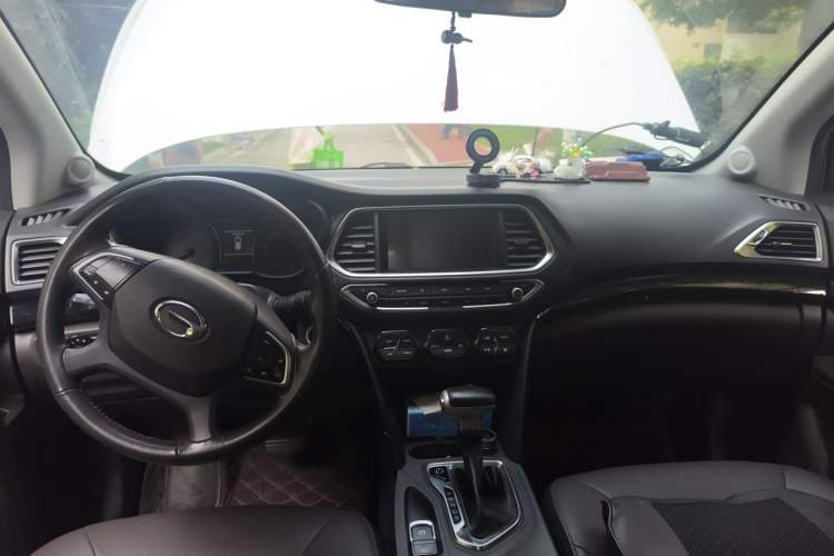 Used GAC Trumpchi GS4 2017 235T Automatic Two-Wheel Drive Luxury Smart Connectivity Version Center Console