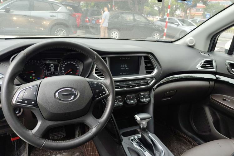Used GAC Trumpchi GS4 2017 235T Automatic Two-Wheel Drive Luxury Smart Connectivity Version Center Console