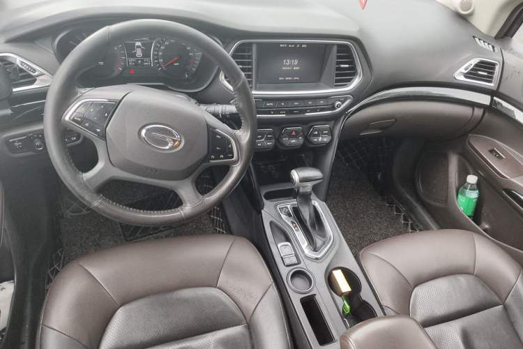 Used GAC Trumpchi GS4 2017 235T Automatic Two-Wheel Drive Luxury Smart Connectivity Version Center Console