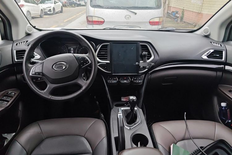 Used GAC Trumpchi GS4 2017 235T Manual Two-Wheel Drive Luxury Edition Center Console