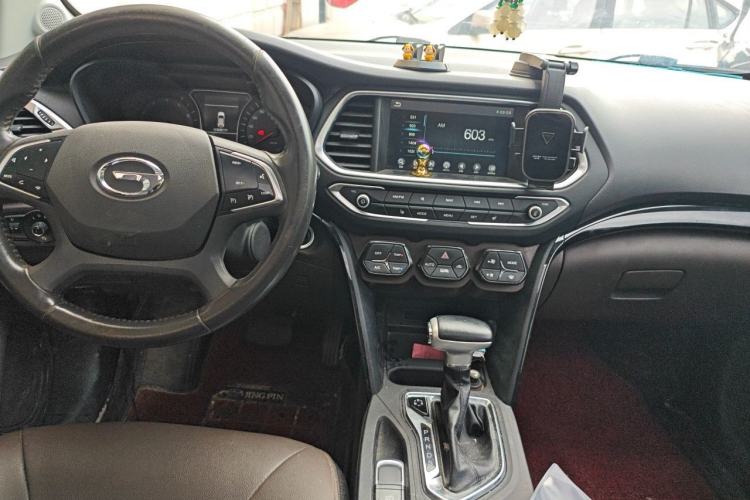 Used GAC Trumpchi GS4 2017 235T Automatic Two-Wheel Drive Luxury Smart Connectivity Version Center Console
