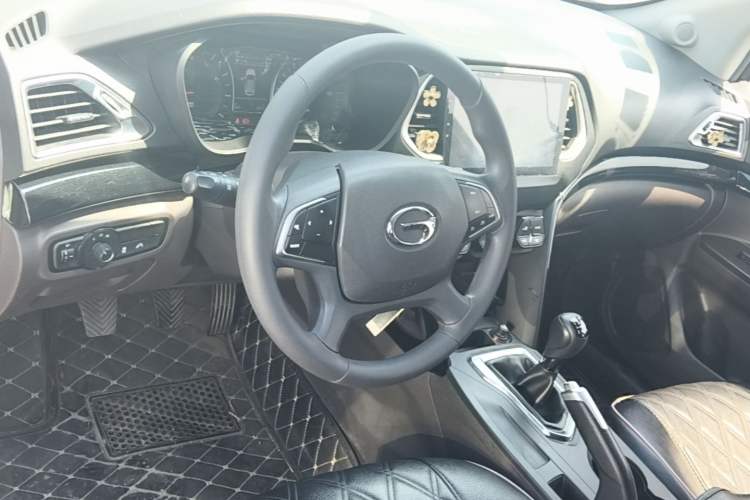Used GAC Trumpchi GS4 2017 200T Manual Two-Wheel Drive Elite Edition Center Console