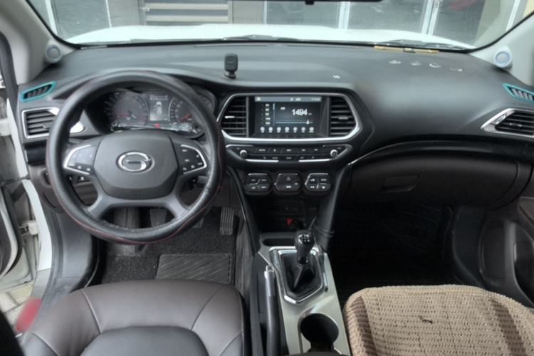Used GAC Trumpchi GS4 2017 235T Manual Two-Wheel Drive Luxury Edition Center Console