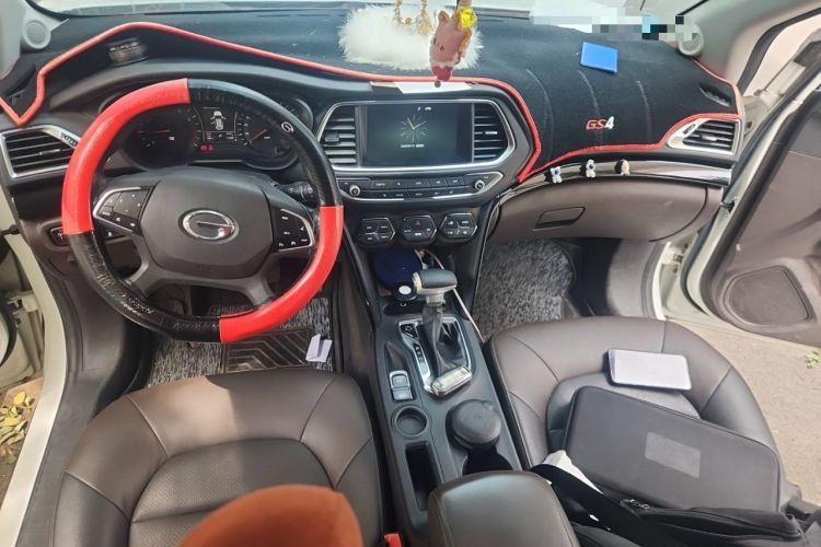 Used GAC Trumpchi GS4 2017 235T Automatic Two-Wheel Drive Luxury Smart Connectivity Version Center Console