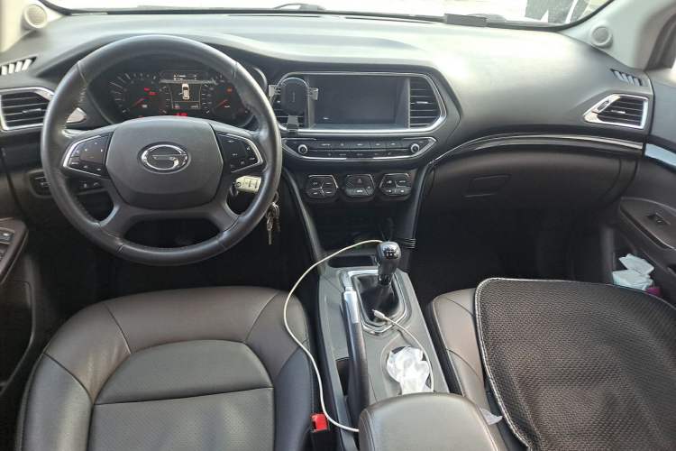 Used GAC Trumpchi GS4 2017 200T Manual Two-Wheel Drive Luxury Edition Center Console