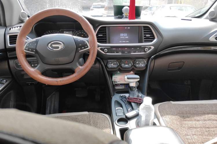 Used GAC Trumpchi GS4 2017 235T Automatic Two-Wheel Drive Luxury Smart Connectivity Version Center Console