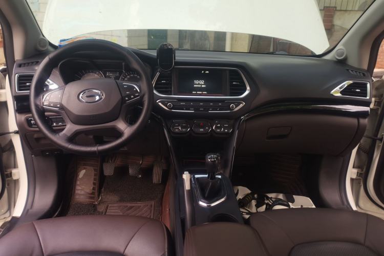 Used GAC Trumpchi GS4 2017 235T Manual Two-Wheel Drive Luxury Edition Center Console